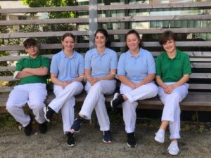 Praktikantinnen der Klinik